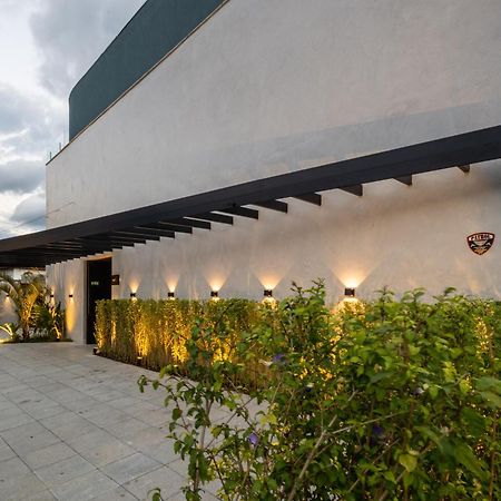 Duke Beach Hotel ماريسياز المظهر الخارجي الصورة