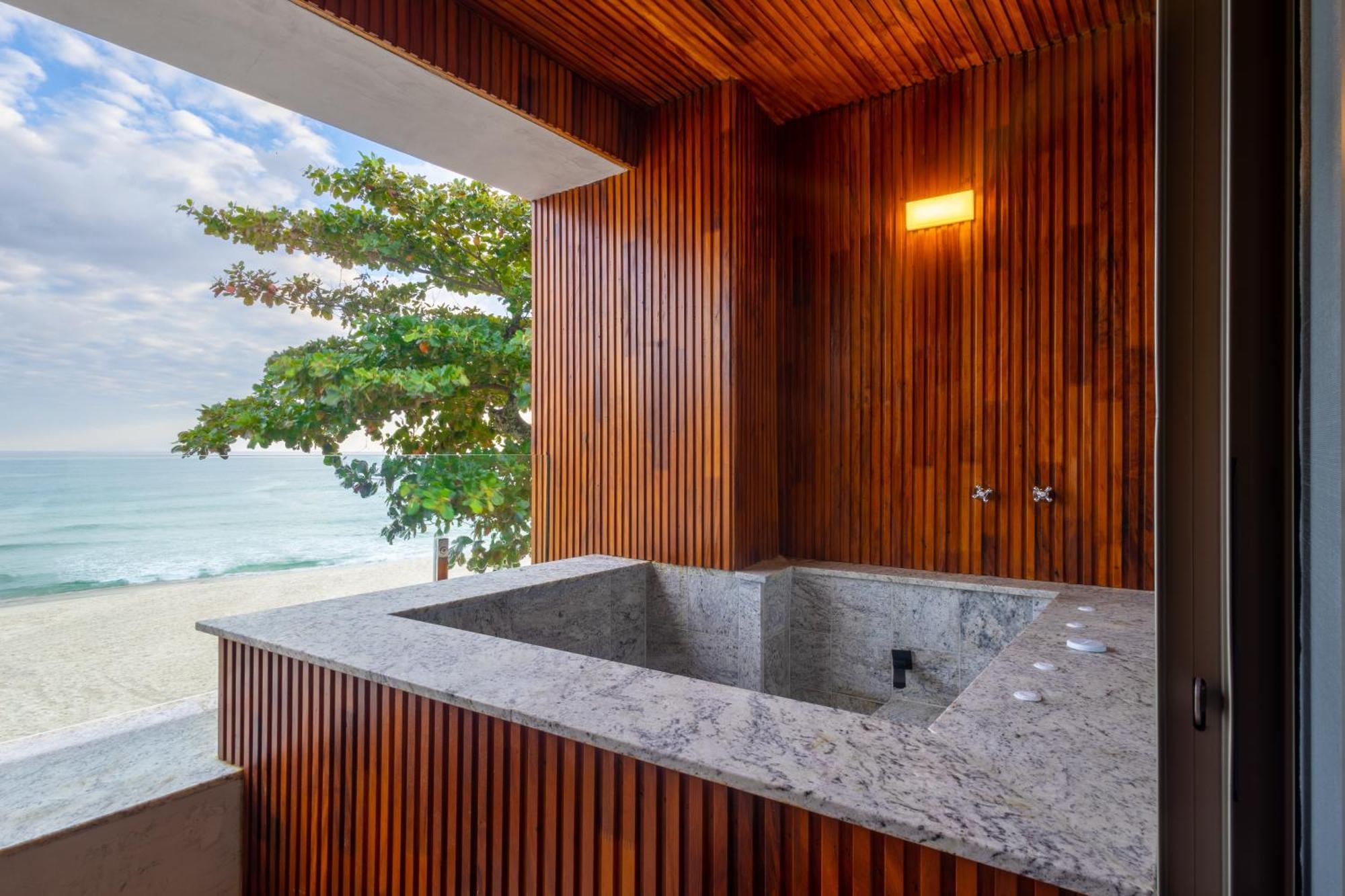 Duke Beach Hotel ماريسياز المظهر الخارجي الصورة