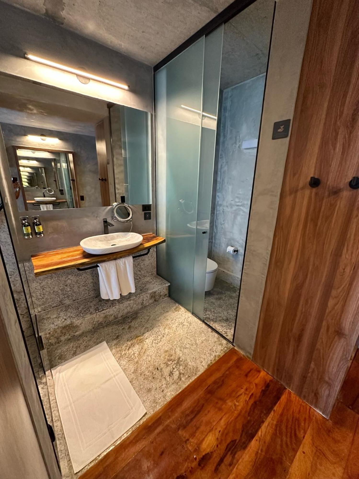 Duke Beach Hotel ماريسياز المظهر الخارجي الصورة