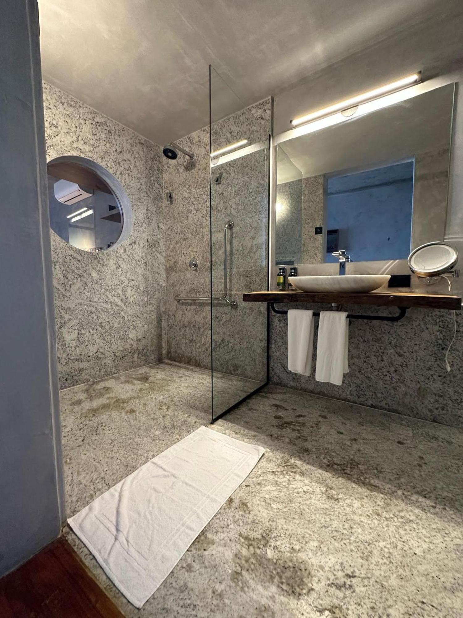 Duke Beach Hotel ماريسياز المظهر الخارجي الصورة